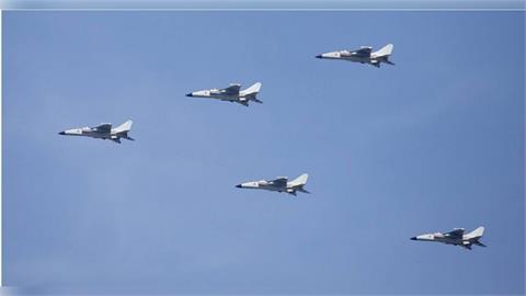 2架次共機越中線擾周邊空域　國軍監控