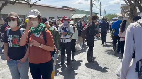 超人們國慶連假不玩樂衝災區　兩天皆湧萬人志工報名一度塞爆