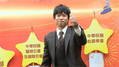 320萬人歡呼！「免費健檢」擴及30歲　國健署邀12強投手陳冠宇代言