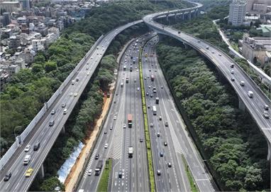 快新聞／中秋國道目前大致順暢　估9路段湧車潮將現壅塞