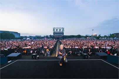 「潮流ICON」周湯豪任國際潮流盛事嘉賓　再赴成都音樂節從夕陽唱到晚上