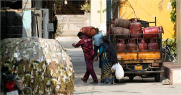 戰火衝擊能源供應！印度民眾怕沒瓦斯煮飯瘋搶1家電　業者：供不應求