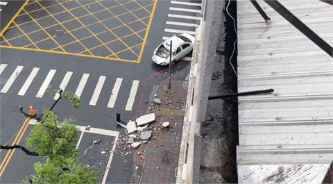 那魯灣旅店招牌狠砸2車！　火車、航班全被取消　法國遊客困花蓮