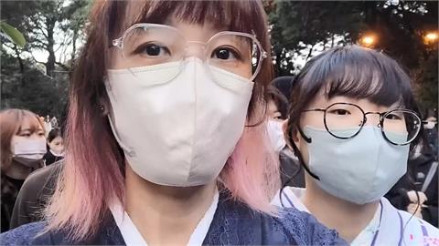 網紅母女在日本穿和服參拜神社　「見路人樸素打扮」自嘲：真的是觀光客