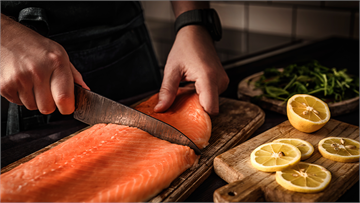 魚類「1部位」一定要去除再吃！  營養師：沒清乾淨恐將重金屬、寄生蟲全吞下肚