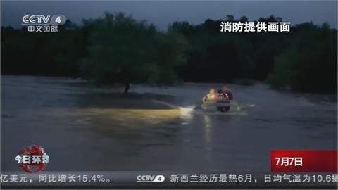 中國南方暴雨不斷！　駕駛直擊懸崖崩塌大喊「退呀！」