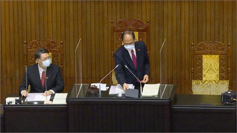 紓困條例逕付二讀！立院防疫明起休會一週  議場加強防疫首設透明隔板