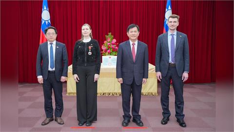 民主聯手對抗威權！林佳龍表彰立陶宛前防長　挺台關鍵角色曝光