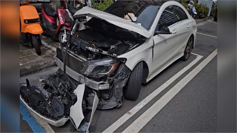 撞爛白色賓士車停路邊近一個月　詭異昨天才剛過戶