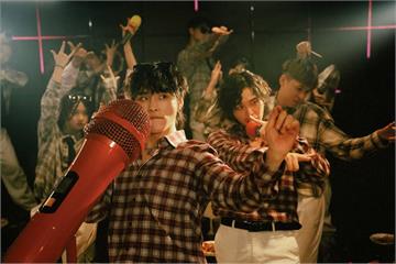 重返90年代 展榮展瑞「月光族」MV港片元素大爆發