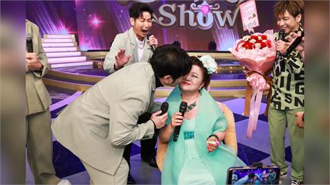 《超級冰冰Show》母親節被「陽帆」環抱還親一下！母親節好歌獻給媽媽