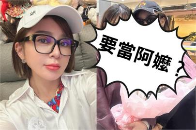 凍齡女星王彩樺迎回「最美星二代」！接機女兒竟被喊「要當阿嬤」她嚇回2字