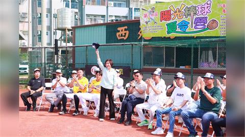 快新聞／拒絕「球棒之都」！何欣純挺基層棒球　承諾全面盤點球場