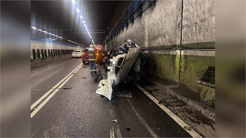 最新／辛亥隧道驚魂！2車追撞害後車「慘翻」　48歲駕駛流鼻血送醫