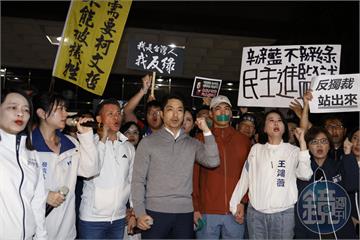藍營北檢前非法陳抗「遭警方7次舉牌」　劉世芳：全移送地檢署偵辦
