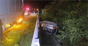 台11線凌晨驚魂！小客車離奇翻覆　駕駛「神隱消失」警消找不到人