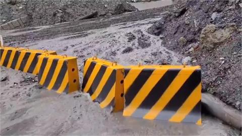 豪雨狂炸「多處道路落石坍方」！　奧萬大明起休園3天