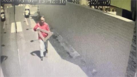 台南翁疑不適自撞分隔島　熱心公車司機停車救援