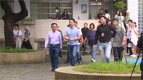 罷團文山退葆發起人林啟群一早投票　藍母雞蔣萬安陪賴士葆投票