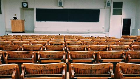 中國政府真的沒錢了？大學院校被要求「過緊日子」教師竟因1事要「倒扣薪資」