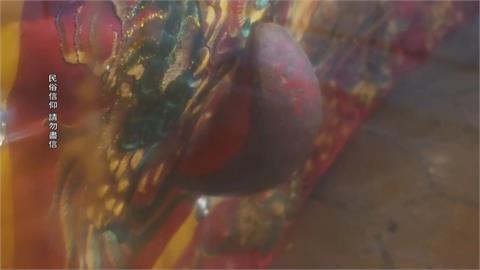 嘉義武聖宮鐵道旁「掛筊」　屹立不搖３１６２天震不掉