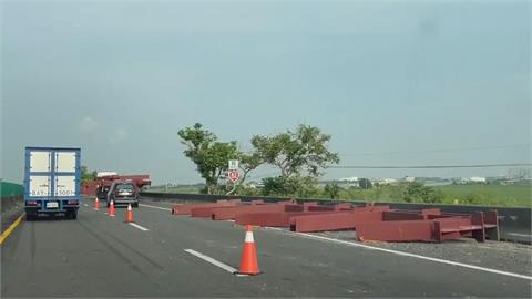 嘉義聯結車"大型H鋼"滑落! 大幅影響車道回堵逾5小時