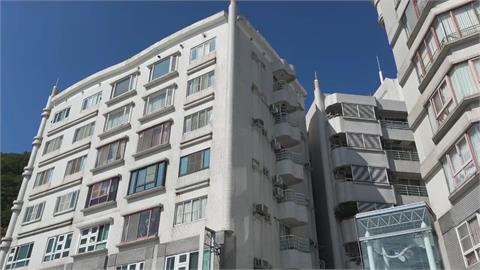 要錢不成恐嚇父親警宣讀保護令　男子激動咆哮！員警拿出月牙叉