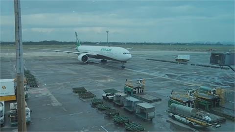 「卡努」攪局！旅客滯留那霸機場　長榮派波音777接回乘客