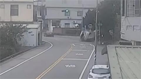 度估?　駕駛直直撞　偏離車道還翻車　酒測值為零