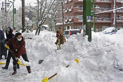 日本青森積雪破4.4公尺　福島雪崩3旅館現50人受困