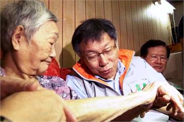 重操舊業披白袍 柯P：好久沒有當醫生了