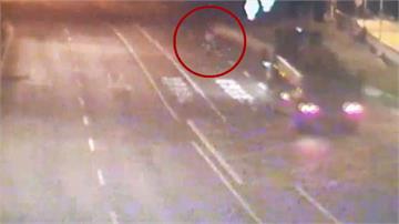 單車騎士遭大卡車撞噴 後被客車輾壓身亡