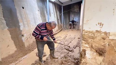 雨下不停！台中大坑民宅遭土石流沖毀　居民無奈「清都清不完」