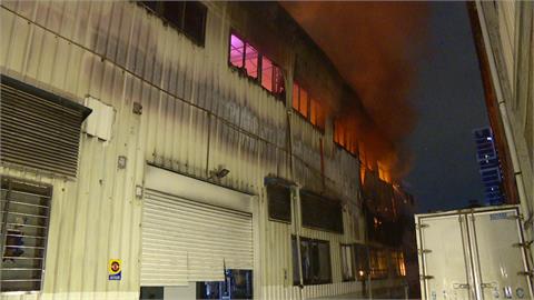 新北三重寢具工廠傳火警　初估燃燒面積145坪　幸無人傷亡