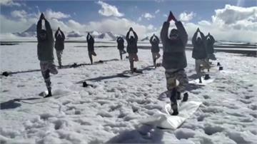動起來！印度慶國際瑜伽日 喜馬拉雅山邊防警察做操響應
