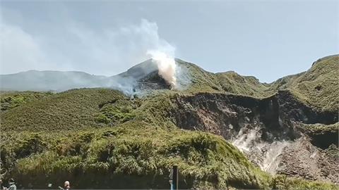 最新！陽明山小油坑驚傳火燒山　濃煙竄天畫面曝光