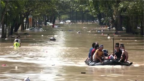 全球／馬來西亞世紀大洪災　「巴生港」道路受損釀塞港