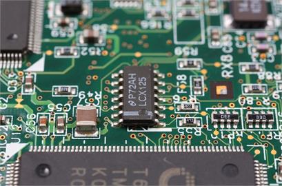 PCB族群火熱　精成科漲停台光電寫天價
