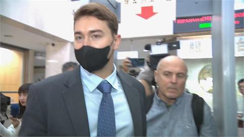 快新聞／澳洲男被扣護照！認與蛇蠍女「開放式關係」　檢方爆：她是高院退休法官之女