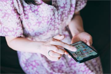 iPhone也統戰？輸入4字自動選字跳出「中國人」　網實測罵爆