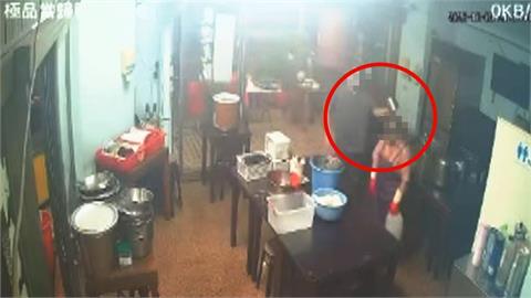 當歸鴨店衝突！男員工潑油、推女員工　親友控遭逼退、業者喊冤