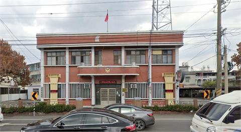 屏東派出所「國旗被倒掛」網嚇：國難降臨！超扯畫面曝光...分局全認了