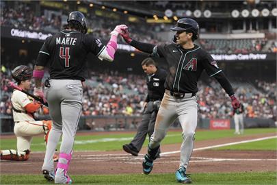 MLB(影)／台美混血球星「卡仔」炸裂雙響砲！響尾蛇2：1驅逐巨人