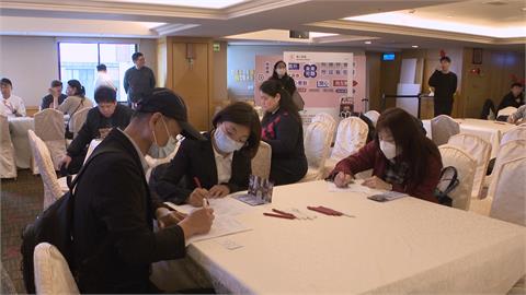 搶人才！餐飲集團祭300萬元徵人　面試成功入職先領3萬獎金