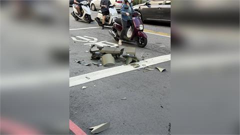 快新聞／超扯！台中路口「天降紅綠燈」　網嚇傻：機率多高？