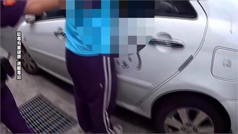 男子丟煙彈進水溝想滅證！　警掀溝蓋撈出毒品「罪證確鑿」