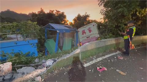 台南遊覽車撞破護欄　翻落邊坡釀8人受傷送醫