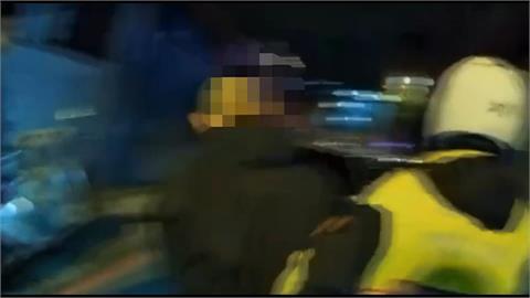 狡猾嫌板橋犯五起竊案！　遭警追捕「躲車底」被逮