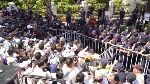 民眾黨走讀聲援柯文哲　陳佩琪遞陳情書：求公平審判