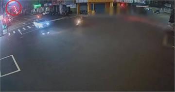 奧迪女凌晨狂飆闖紅燈!撞飛機車騎士慘死 監視器全錄下驚悚瞬間